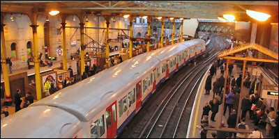 London Underground \(Farringdon\), Copyright 2005 David Pirmann